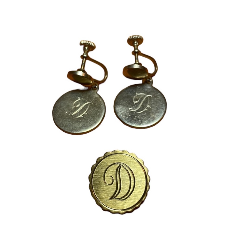 7 for $20 Vintage Initial D Screw back earrings and Pin